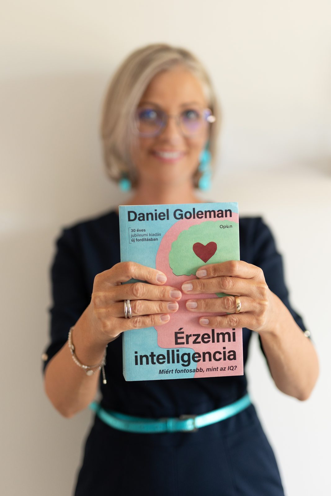 Szilvay Gabi az Érzelmi intelligencia könyvvel